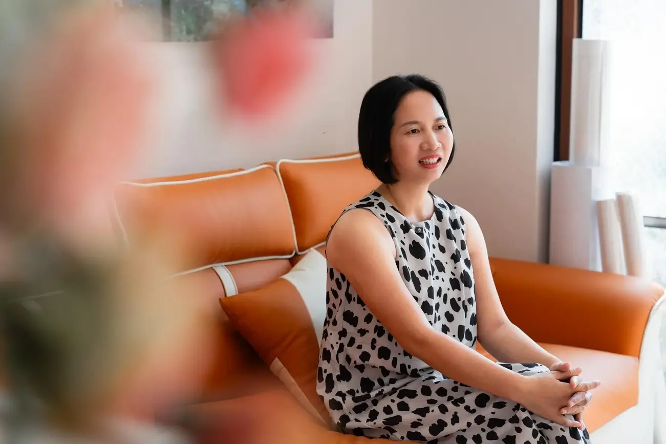 Bà Nguyễn Thị Hằng, nhà đầu tư sở hữu hai căn hộ tại Sun Grand City Hillside Residence. Ảnh: Ánh Dương.