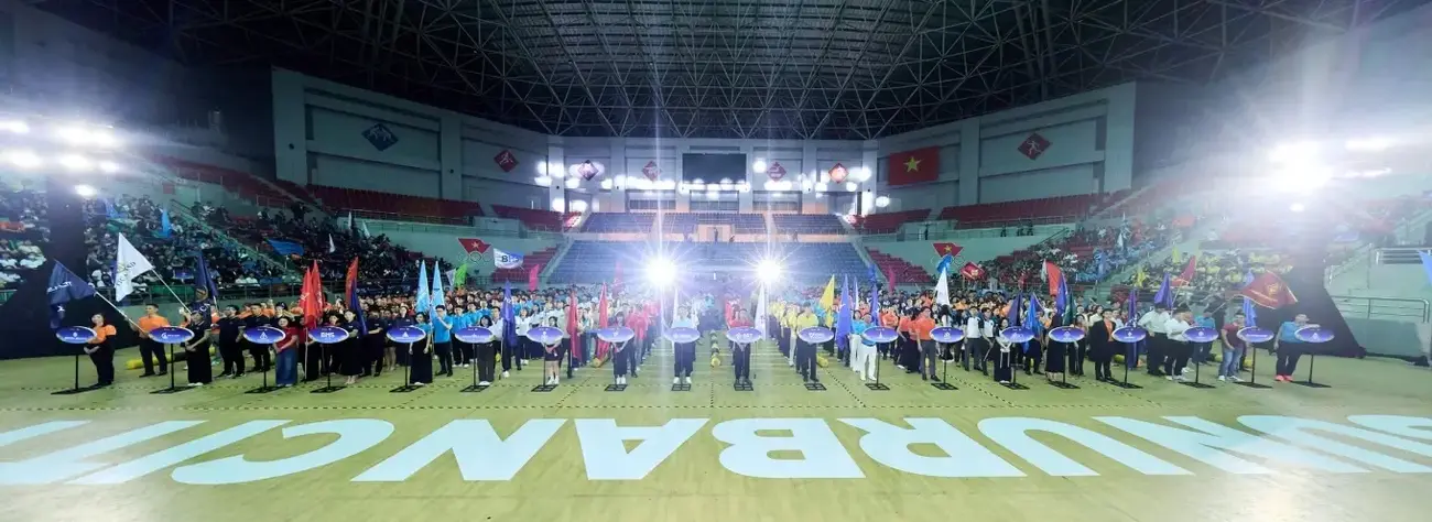 Các đội chơi trong lễ khai mạc Urban Champion Cup tại công viên Thể thao, Sun Urban City. Ảnh: Ánh Dương