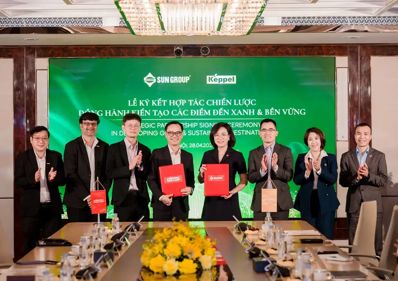 Đại diện Sun Group và Keppel tại lễ ký kết hợp tác chiến lược phát triển các điểm đến xanh và bền vững. Ảnh: Sun Group