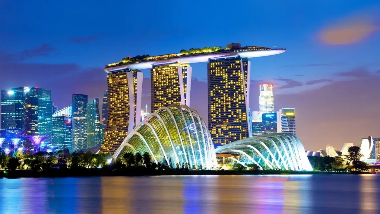 Marina Bay Sands (Singapore) – một trong những trung tâm kinh tế đêm đẳng cấp nhất châu Á.