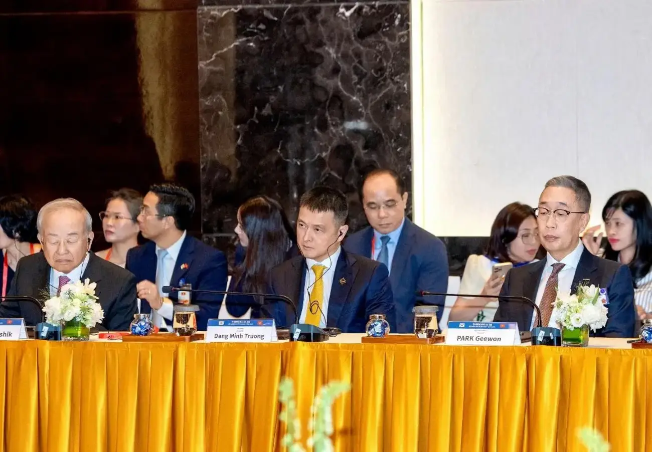 Ông Đặng Minh Trường tham dự phiên tọa đàm bàn tròn kinh tế Việt Nam – Hàn Quốc. Ảnh: Sun Group