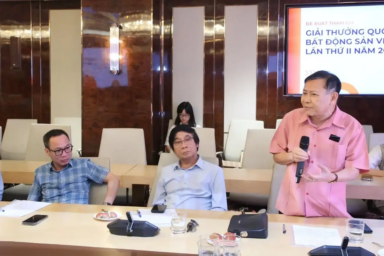 PGS. TS. Nguyễn Quang Tuyến phát biểu chia sẻ tại buổi làm việc với Sun Property. (Ảnh: Tùng Dương)