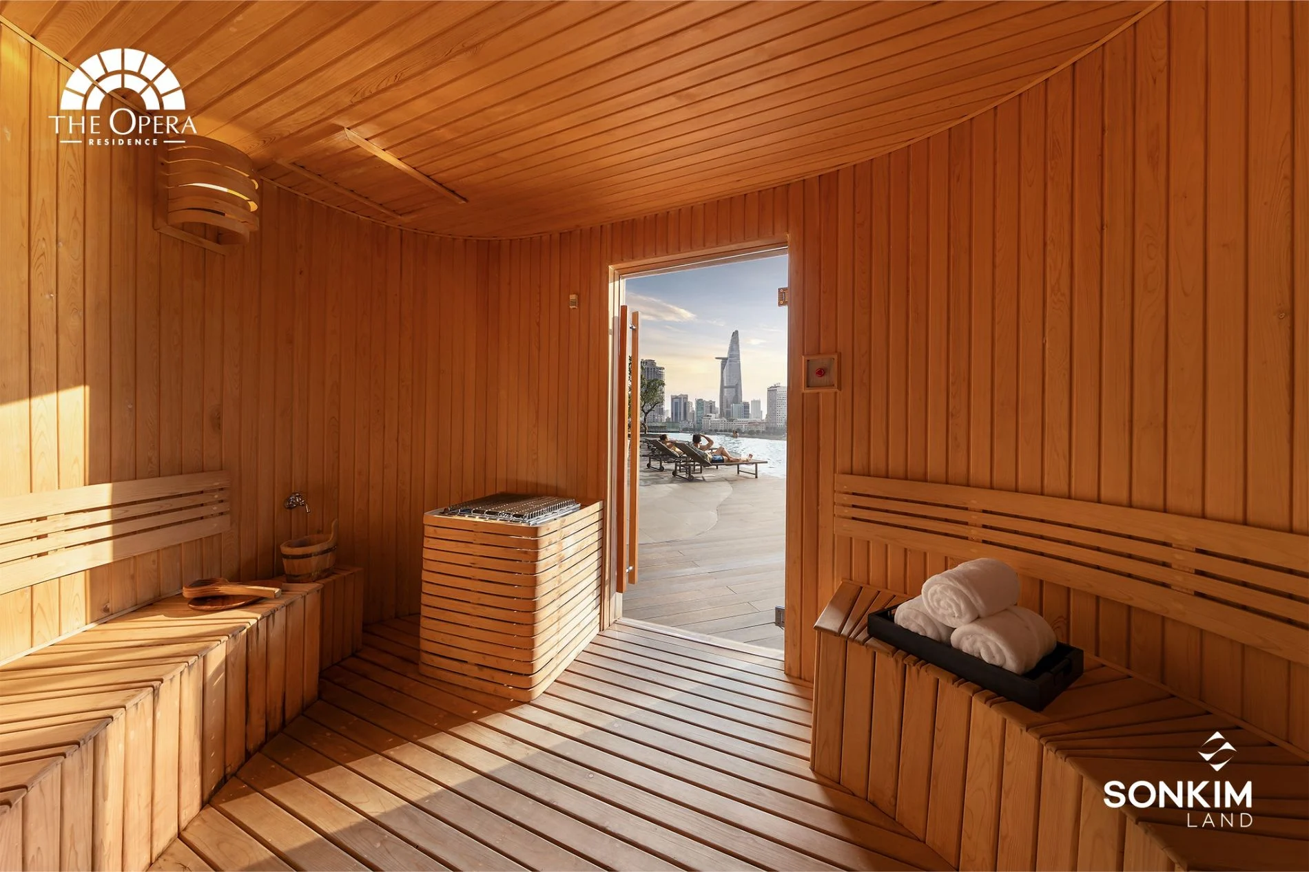 Thiết kế phòng Sauna ốp gỗ sang trọng với cửa sổ kính nhìn ra thành phố tại The Opera Residence