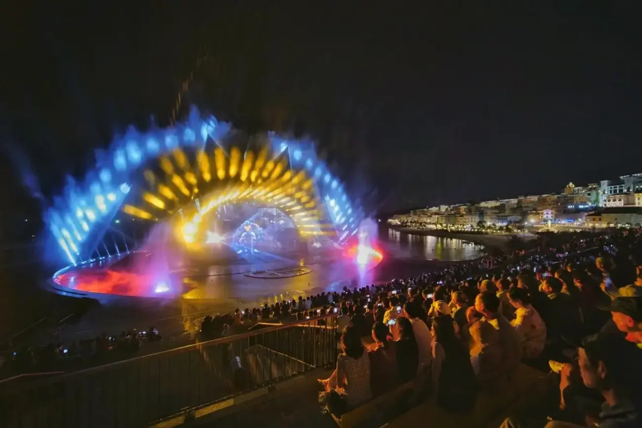 Show diễn Symphony of the Sea, Kiss of the Sea tại Thị trấn Hoàng Hôn. Ảnh: Ánh Dương