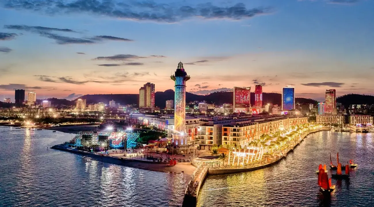 Sun Bavaria Ha Long tọa lạc tại khu vực Ngọn Hải Đăng, mang đến không gian ẩm thực và lễ hội độc đáo. Ảnh: Sun Group