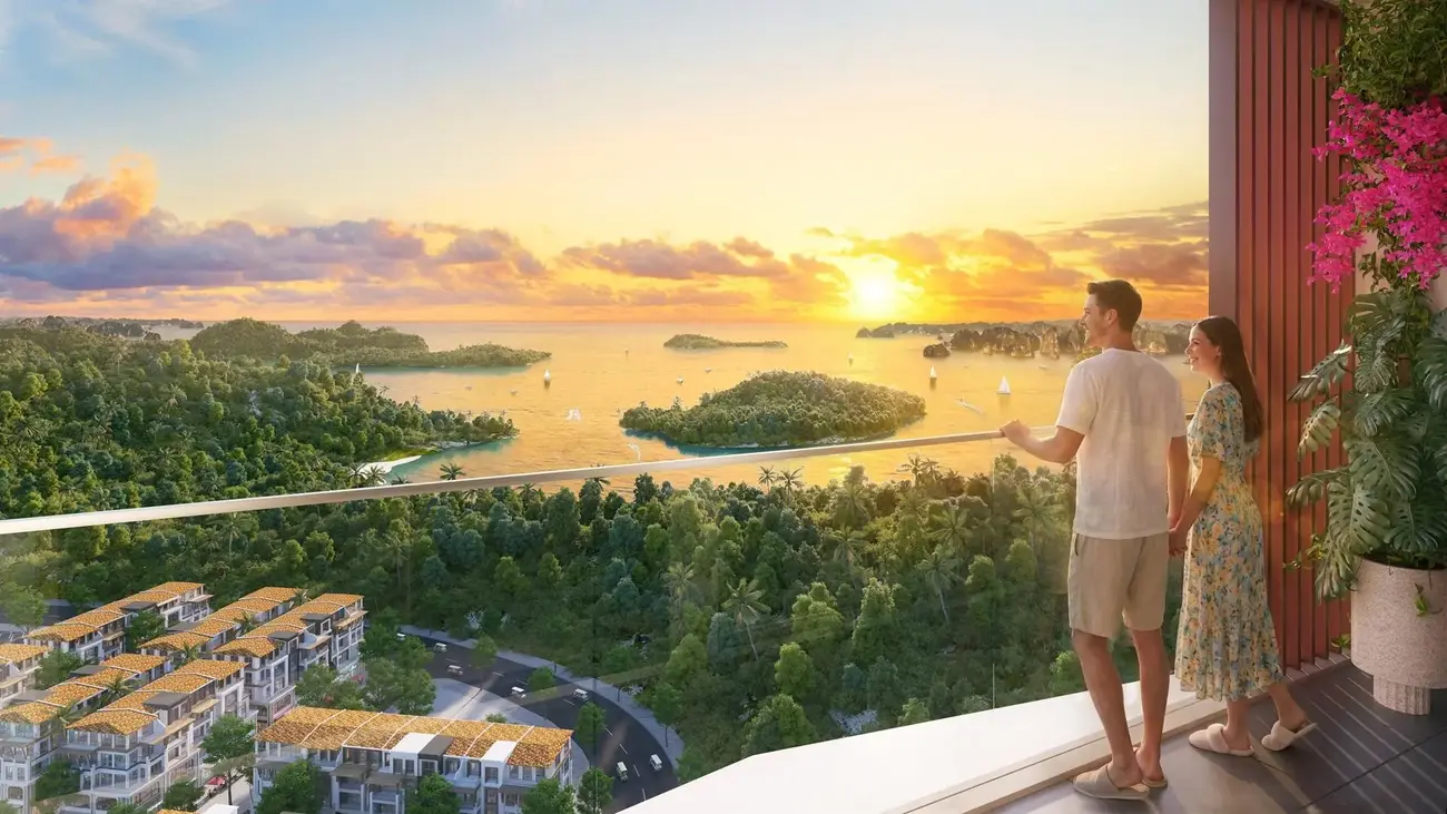 Tầm nhìn từ căn hộ Thanh Long, với cảnh hoàng hôn tuyệt đẹp và không gian xanh mướt tại vịnh Lan Hạ. Ảnh: Sun Group.