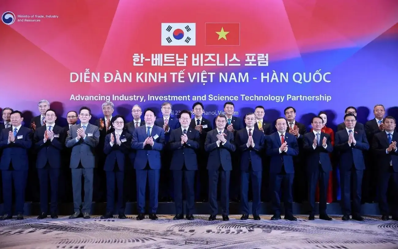 Thủ tướng Lê Minh Hưng và Tổng thống Hàn Quốc Lee Jae Myung dự tọa đàm kinh tế Việt Nam – Hàn Quốc. Ảnh: Dương Giang
